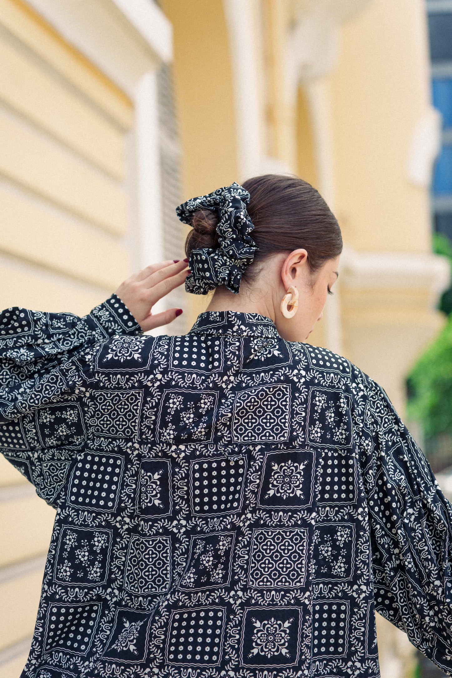 Big Black/White Scrunchie