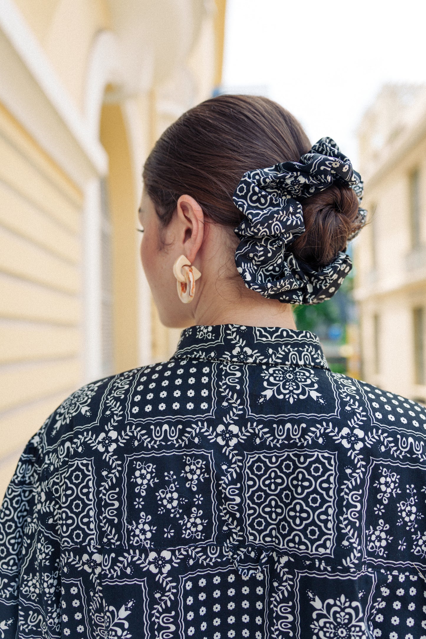 Big Black/White Scrunchie