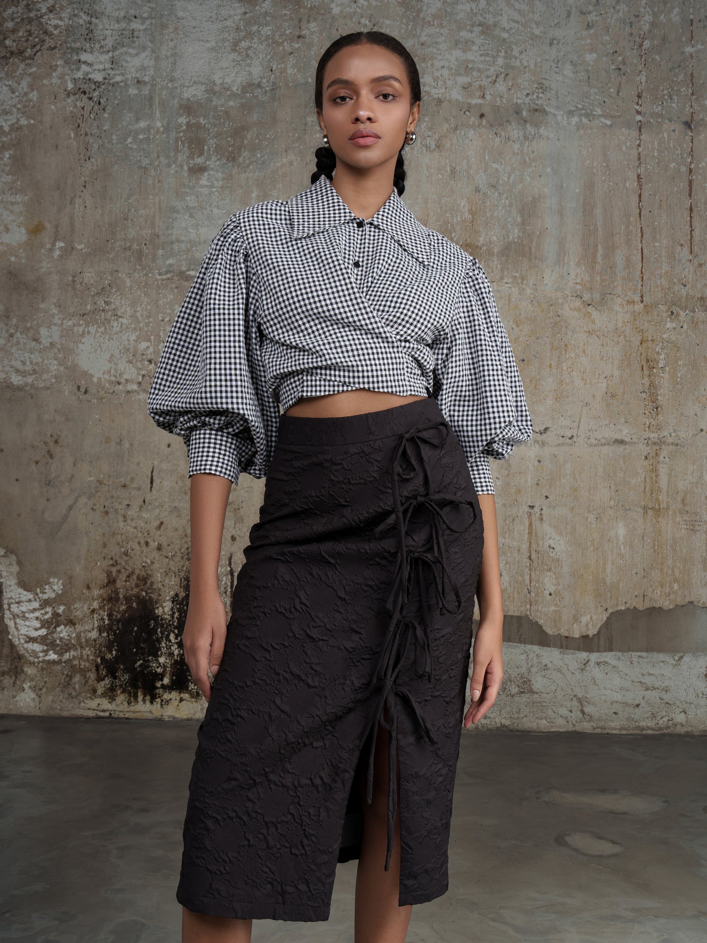 Textured midi skirt in black