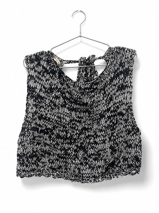 Hand-Crochet Open back top in black/white