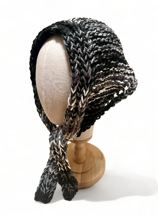 Hand-Knitted Headband in black/white