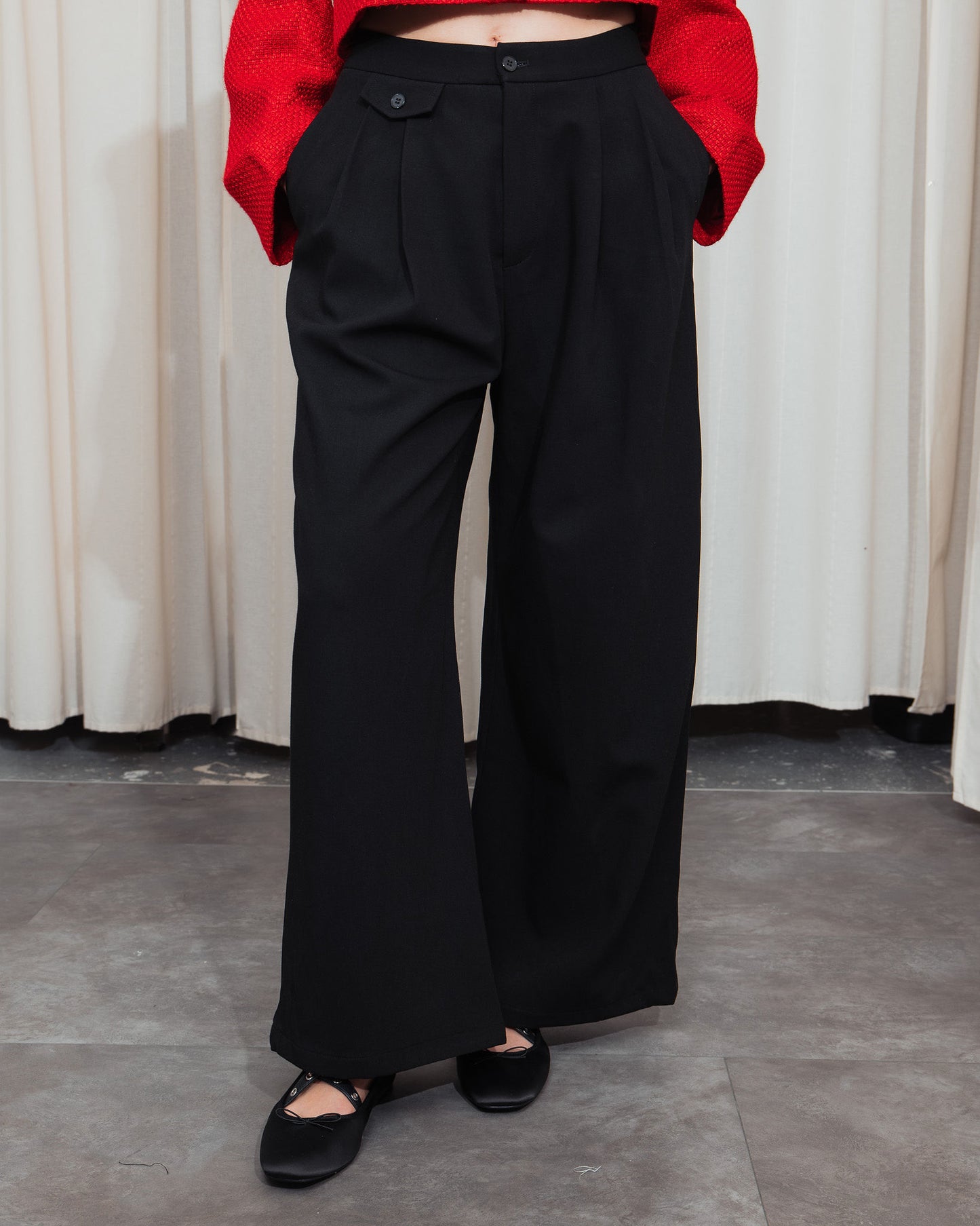 Black pleated pants