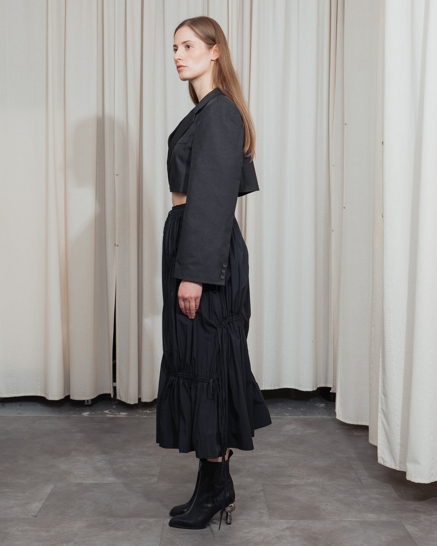 Cropped boxy Blazer in charcoal grey