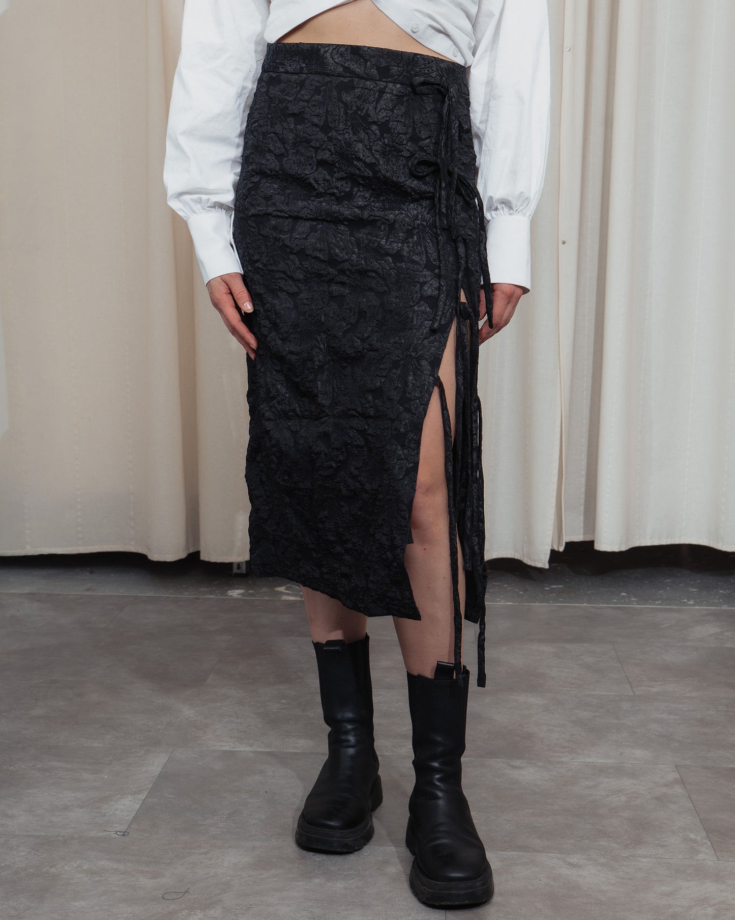 Brocade pencil skirt with slit