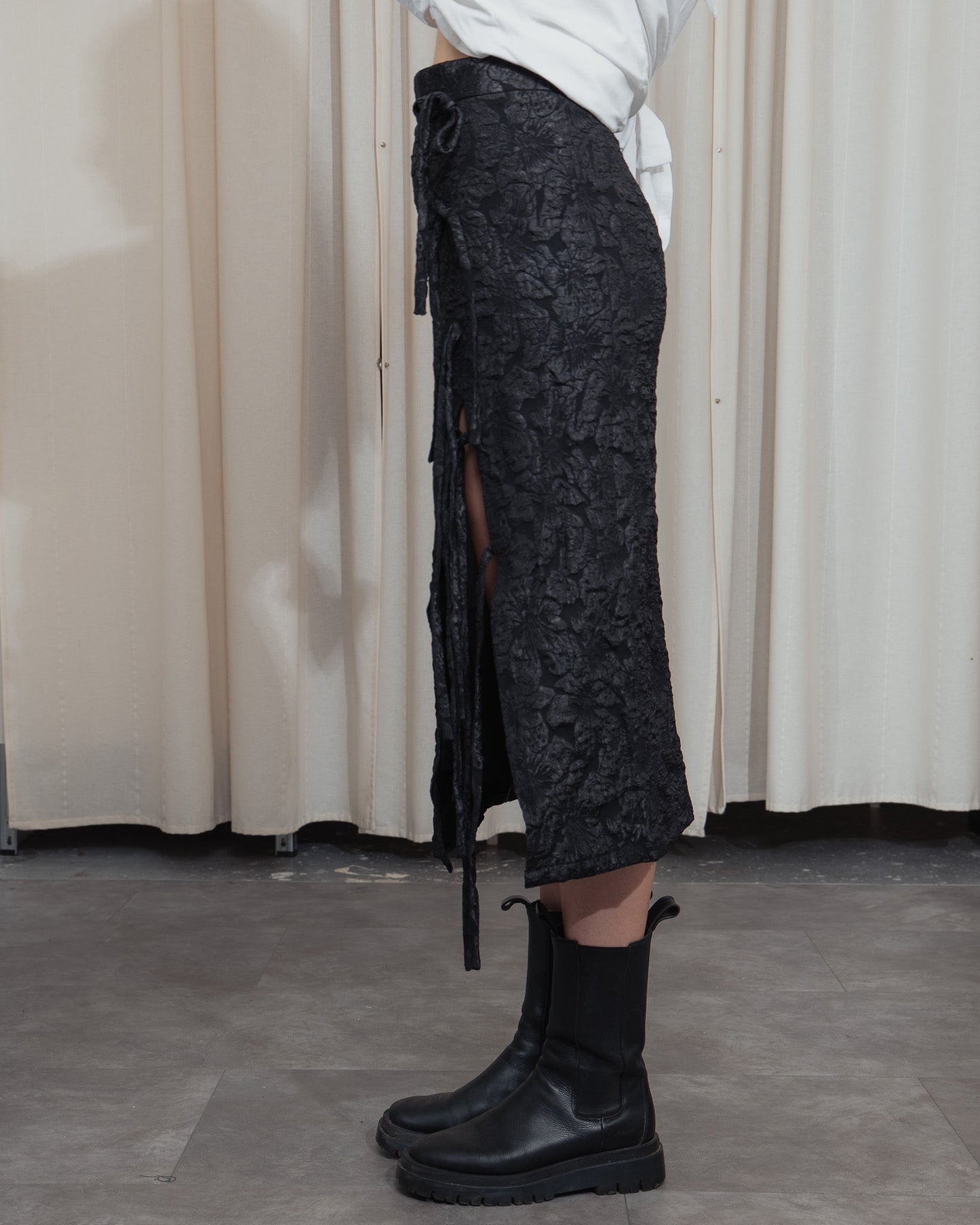 Brocade pencil skirt with slit