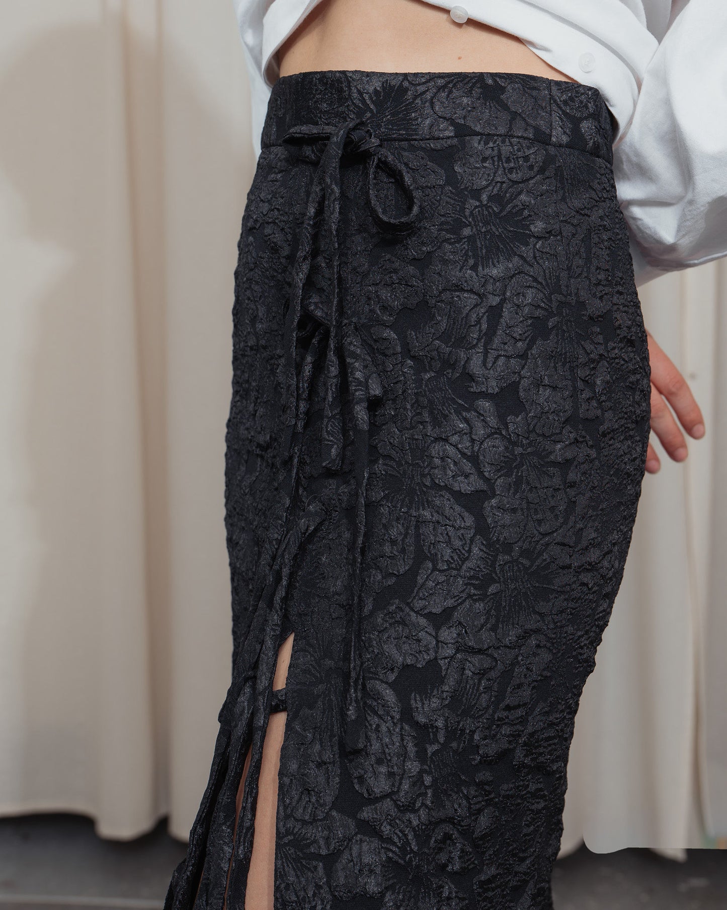 Brocade pencil skirt with slit