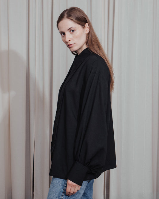 Long Collar Shirt in black